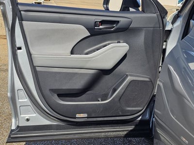 2024 Toyota Highlander LE