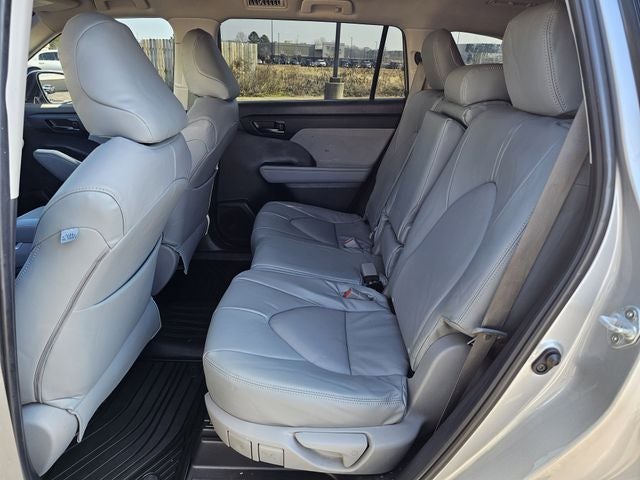 2024 Toyota Highlander LE