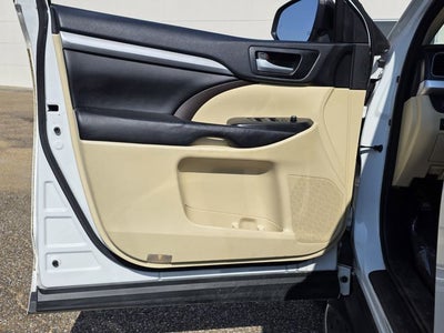 2017 Toyota Highlander Base