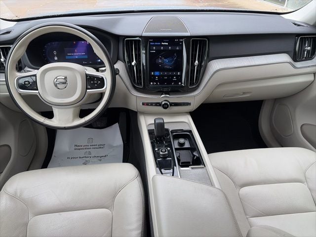2023 Volvo XC60 B5 Plus Dark Theme