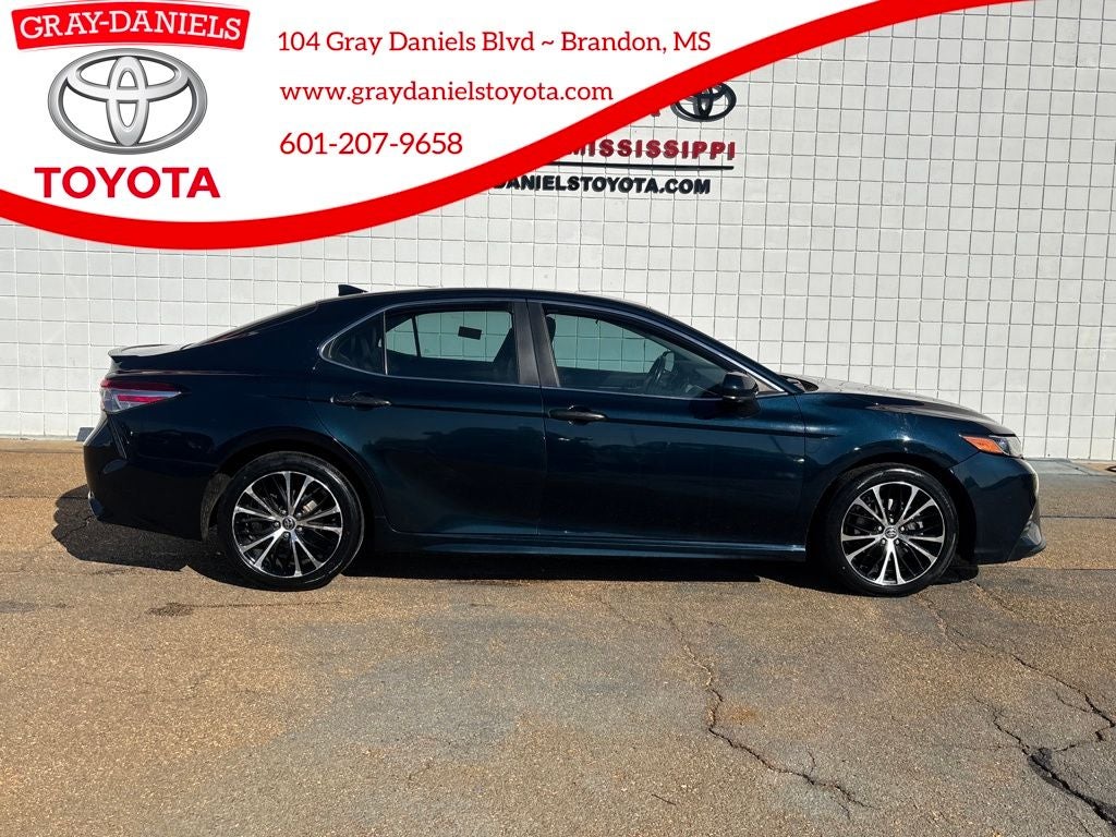 2020 Toyota Camry SE