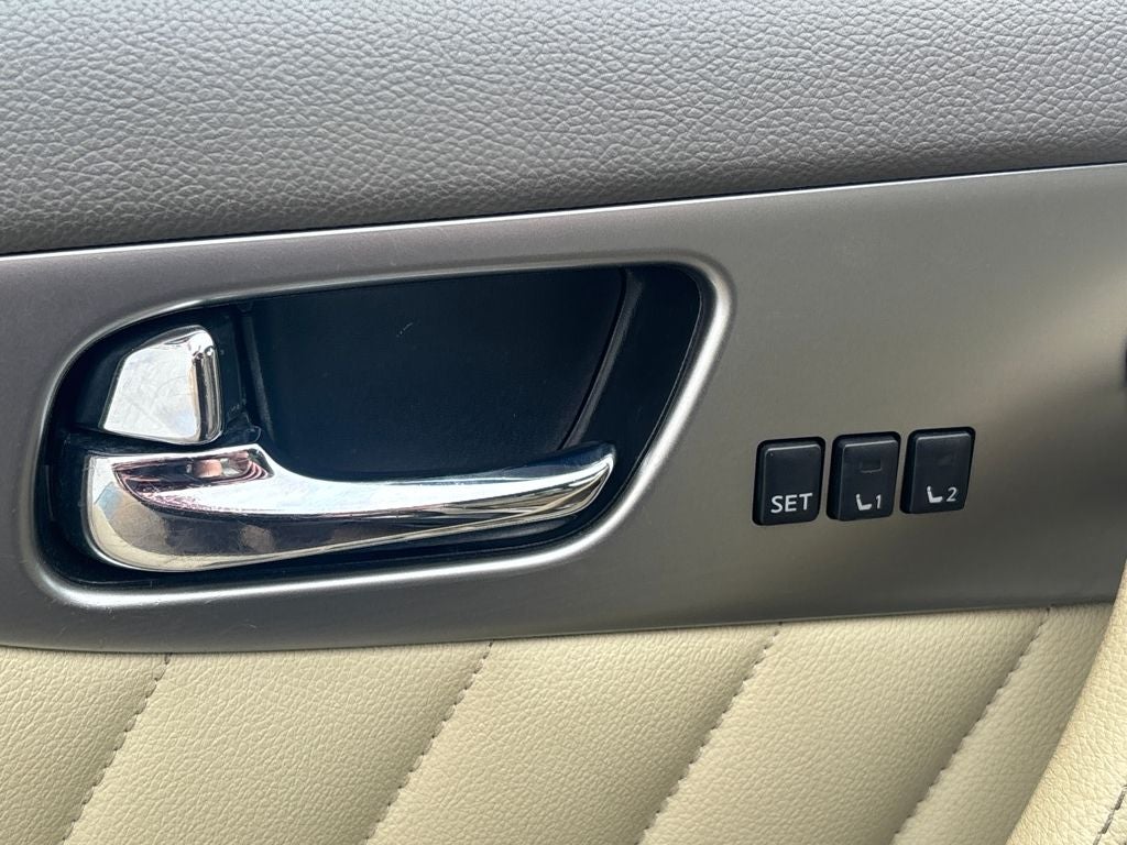 2014 INFINITI QX70 Base