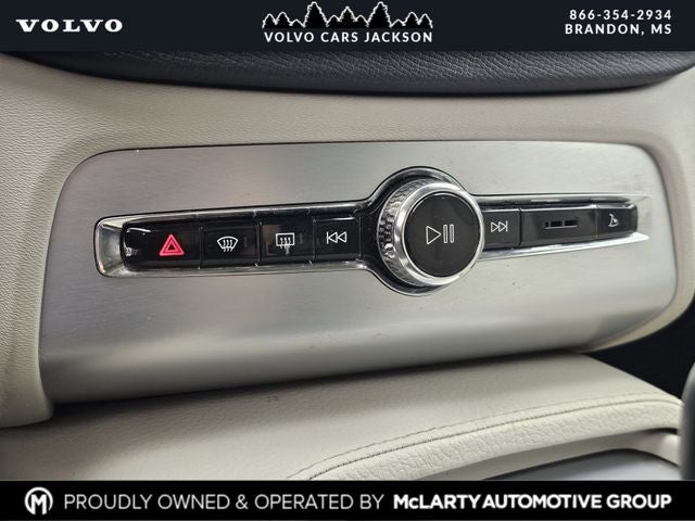 2018 Volvo XC90 T6 Momentum